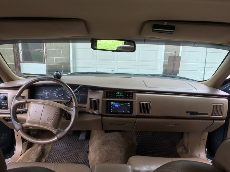 Illustration for article titled At $6,000, Would You Master the Road in This 1994 Buick Roadmaster?